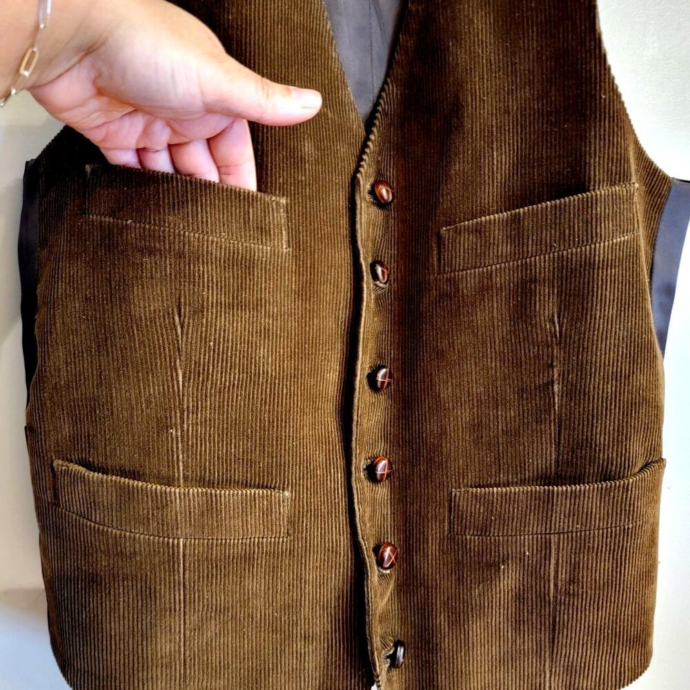 Vtg Unisex Brown Corduroy Vest With Pockets & Adjustable Back Strap - Picture 12 of 16